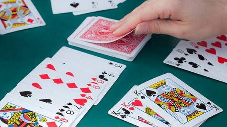 آیا بازی های کارتی در سایت های قمار هم ارائه می شوند؟