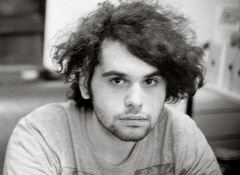 مهدیار آقاجانی کیست؟