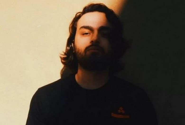 دارا کلاهی