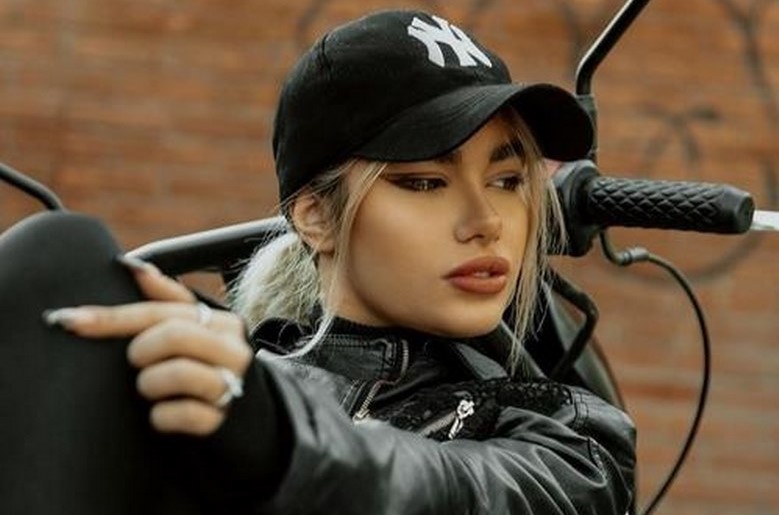 عسل ایزدیان